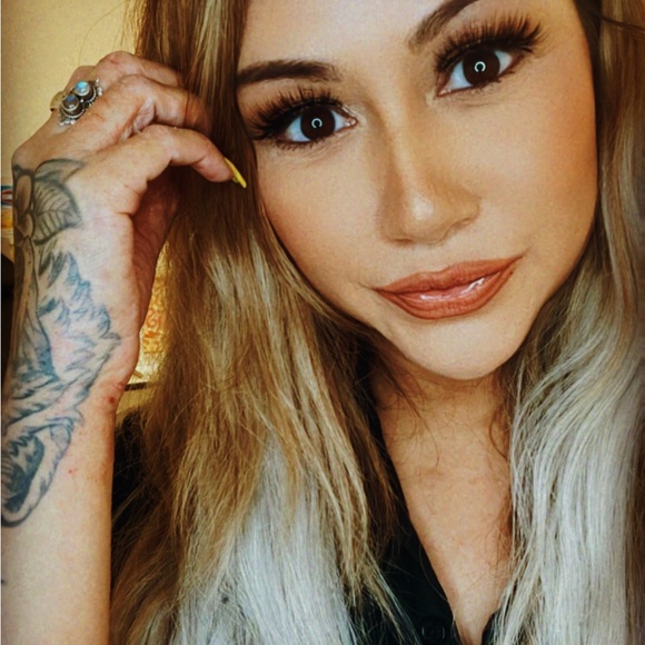 💗Meet Your Posher💗 - Picture 2 of 3